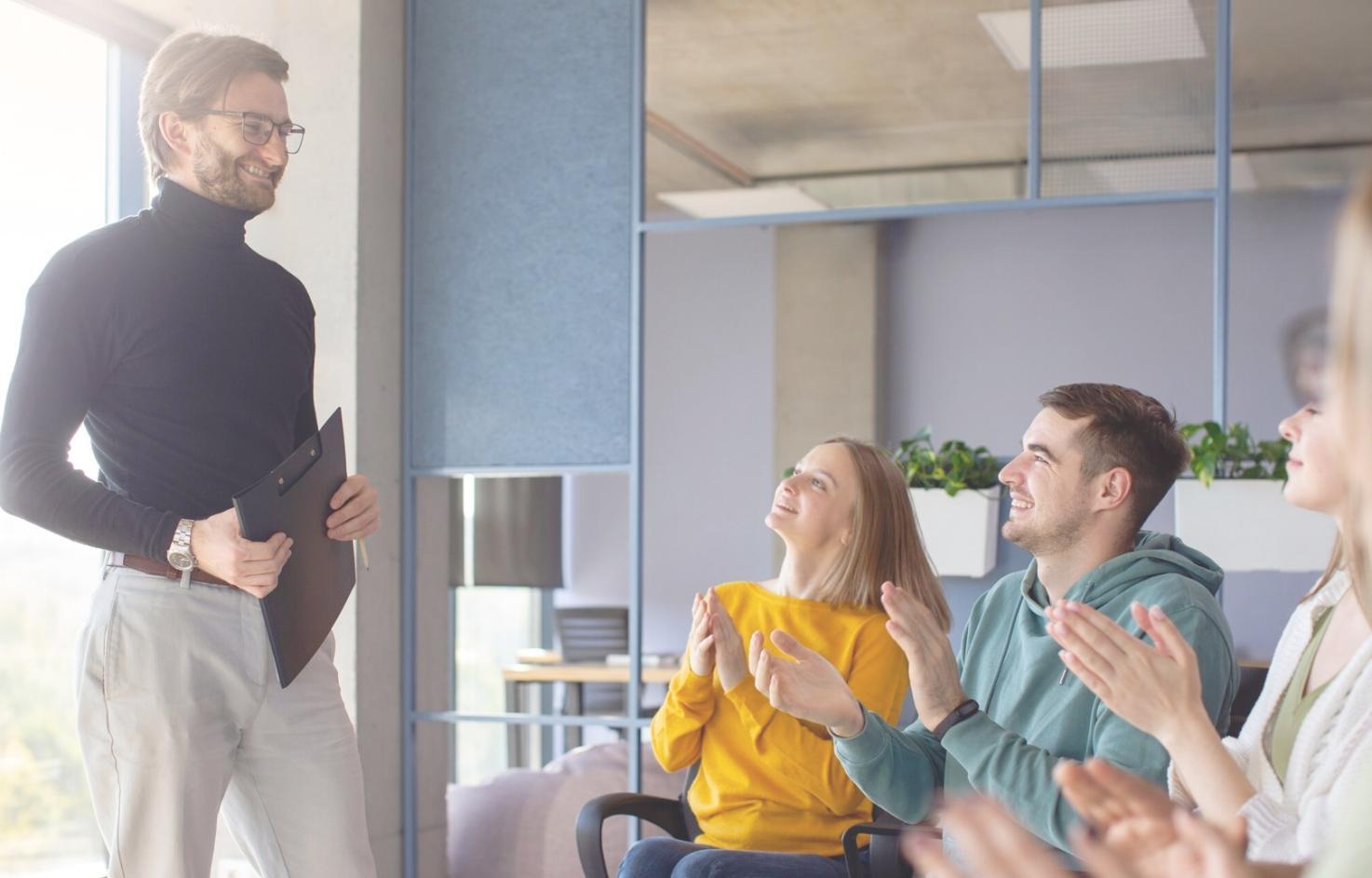 Анализ финансовых данных и графиков инвестиционных показателей