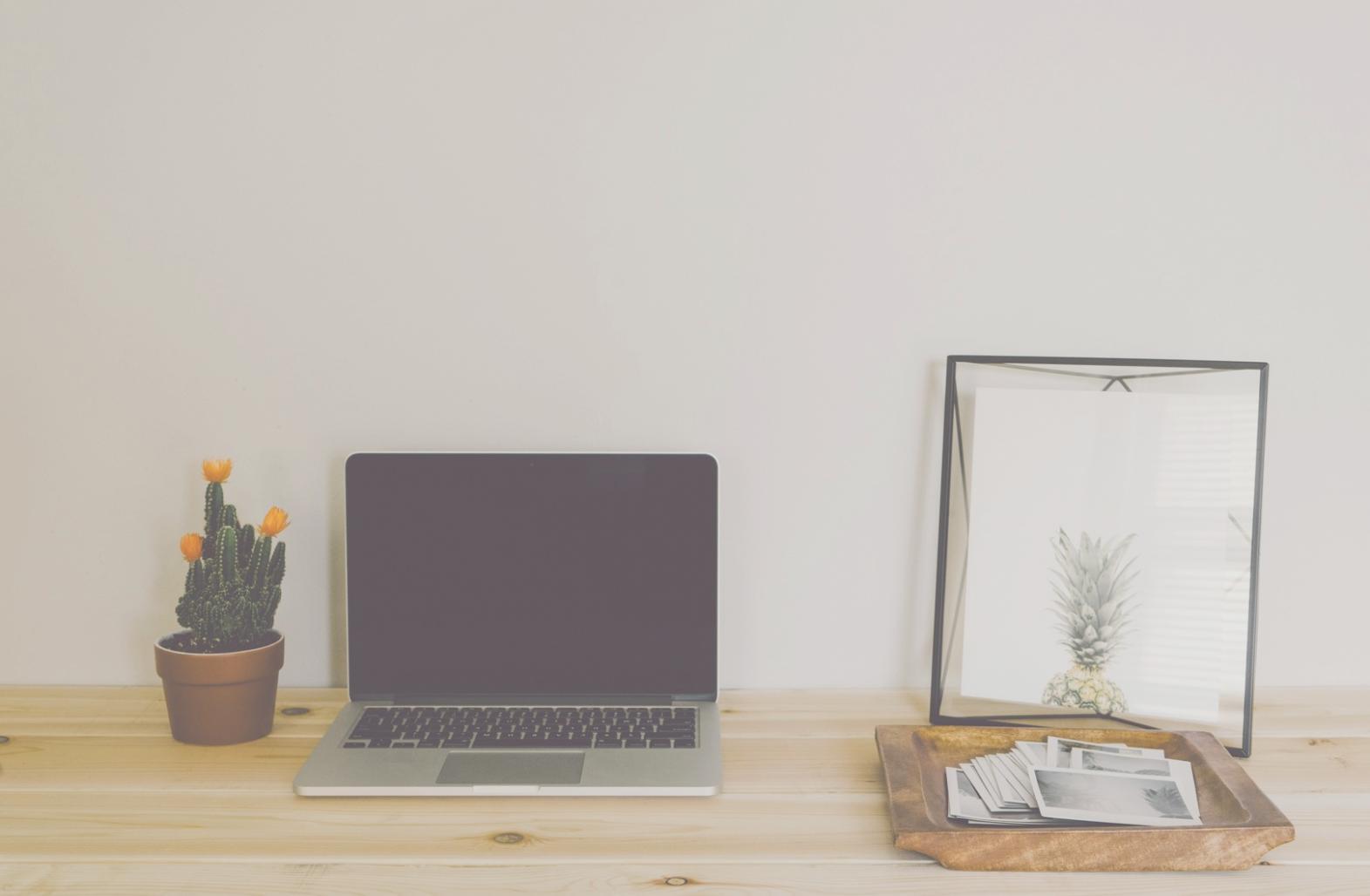 Команда Praxul Jekk за работой над платформой финансовых индикаторов